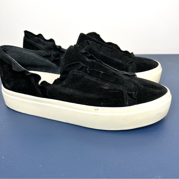 Sole Society Talexa Slip On Black Sporty Ruffle Sneaker Size 6 - Picture 3 of 14